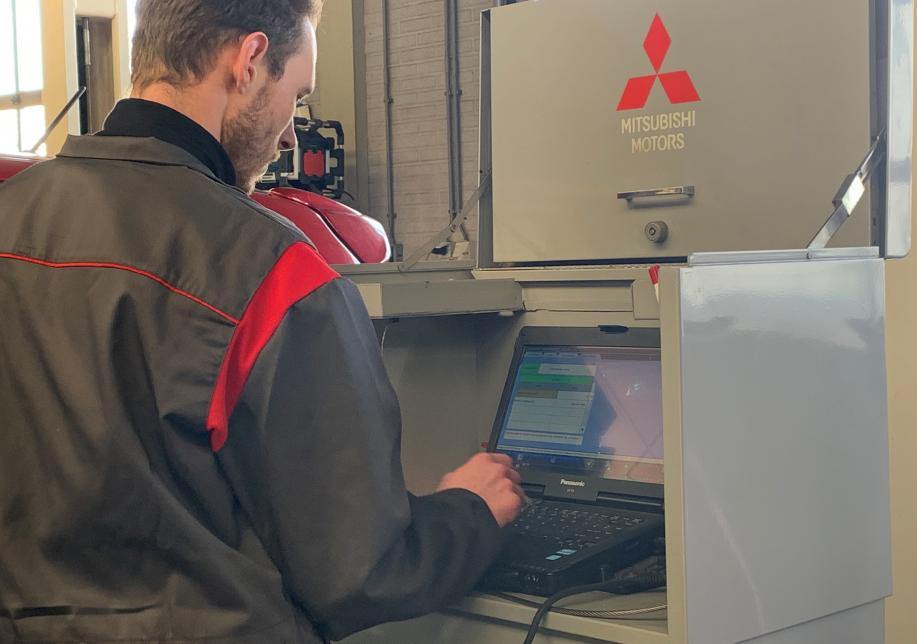 onderhoud aan de auto computer